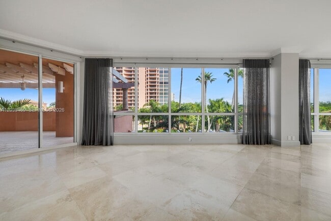 Foto del edificio - 10 Edgewater Dr