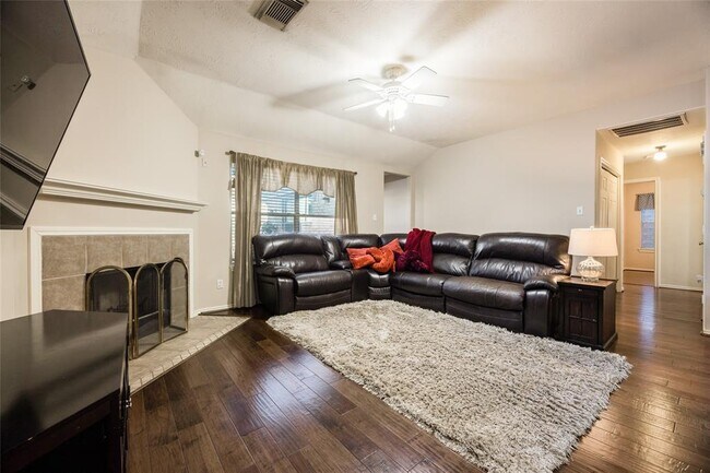 Foto del edificio - 16330 Redwicke Ln