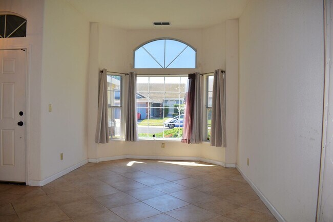 Foto del edificio - Resident Benefit Package Property