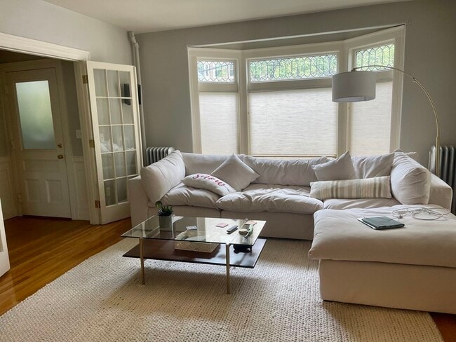 Foto del edificio - 79 Aspinwall Ave