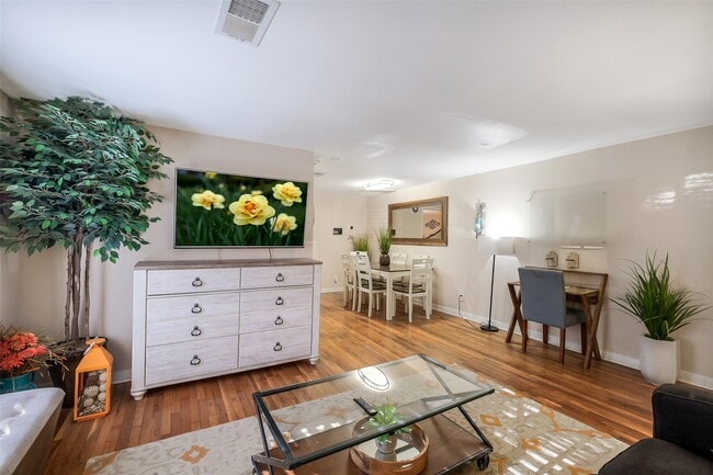 Foto del edificio - 4808 Woodhead St