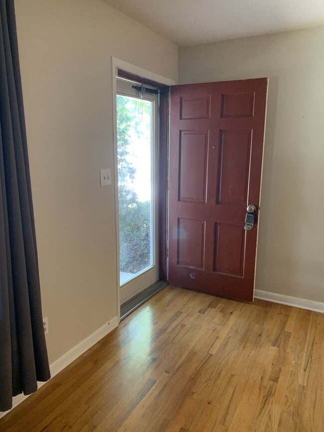 Building Photo - 4 bed/2 bath Home located in central Fort Collins off Drake