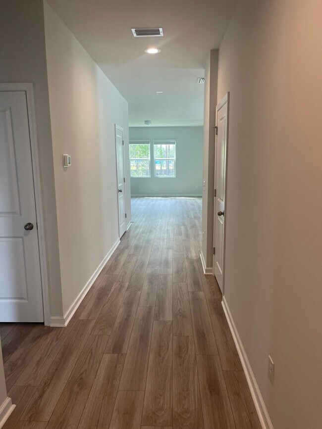 Foto del edificio - 978 Longleaf Dr