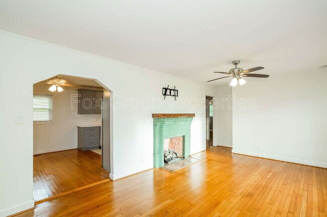 Foto del edificio - 1102 Woods Dr