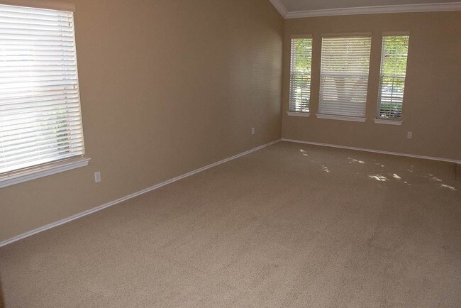 Building Photo - 1708 Darjeeling Dr