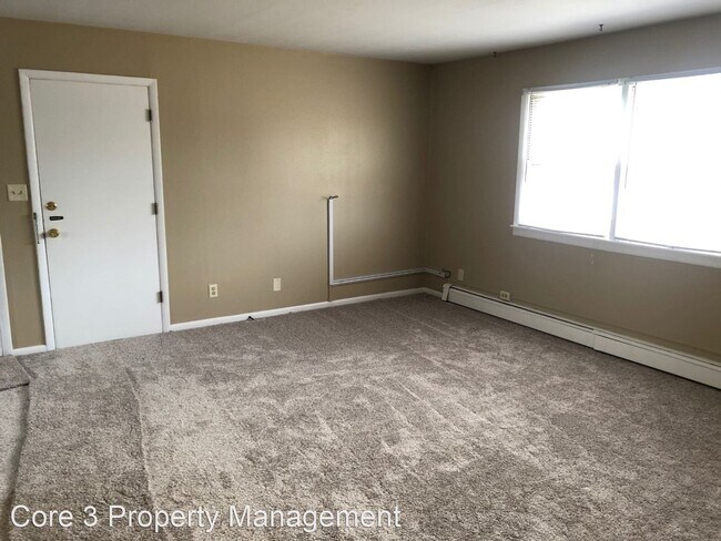 Building Photo - 230 Fairway Dr