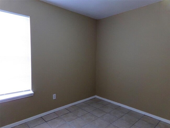 Building Photo - 519 Lenora Dr