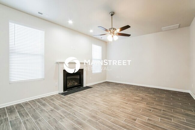 Foto del edificio - 4 Bedroom Pet-Friendly Home in Raleigh, NC with Main Street Renewal