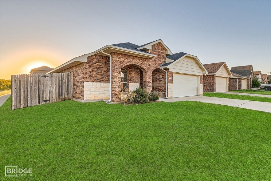 Foto principal - 9105 Poynter St