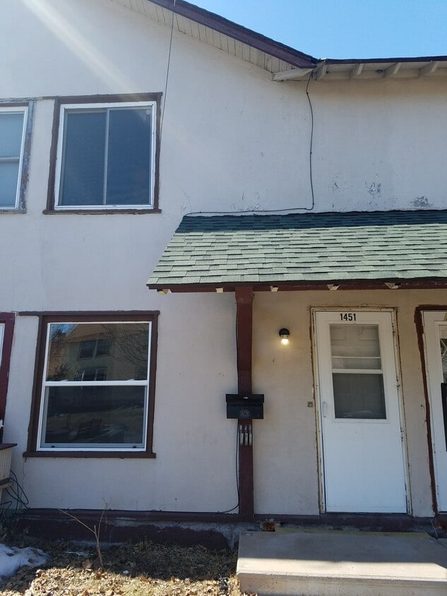 Primary Photo - Morgan Park townhouse, available now, quie...
