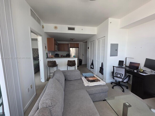 Building Photo - 300 S Biscayne Blvd