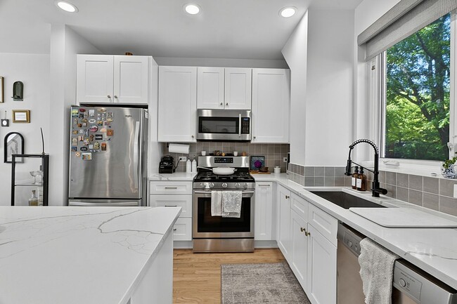 Building Photo - 2809 N Wolcott Ave