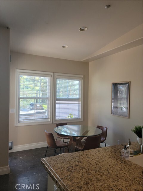 Building Photo - 186 Paseo Vista
