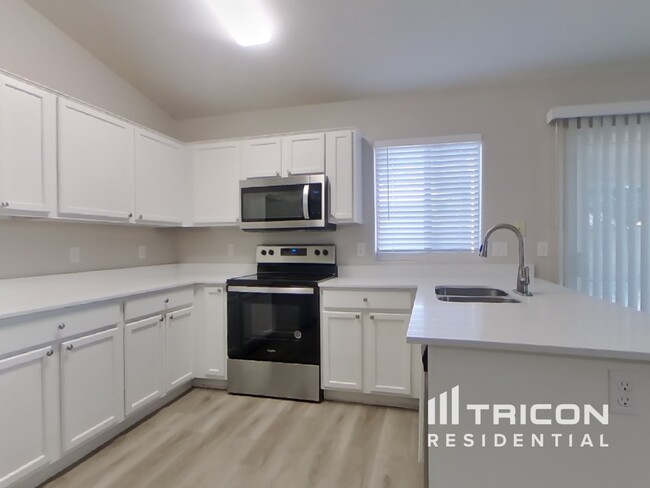 Foto del edificio - 13261 W Paradise Ln