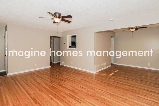Foto del edificio - Remodeled Home in Brooklyn Center. Pets We...