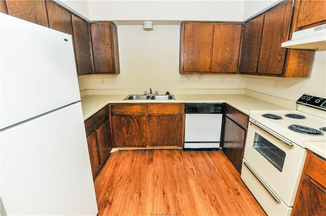 Building Photo - 2805 Longmire Dr