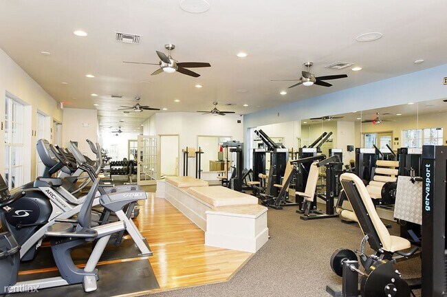 Foto del edificio - 3761 Pine Ridge Blvd