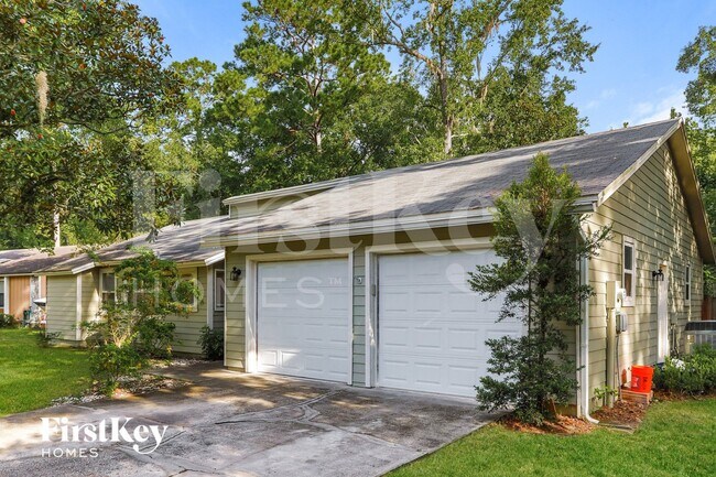 Building Photo - 515 Nassau Ct