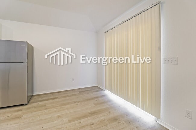 Foto del edificio - 40 10 Point Ln