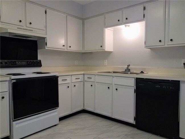 Building Photo - 10566 High Hollows Dr