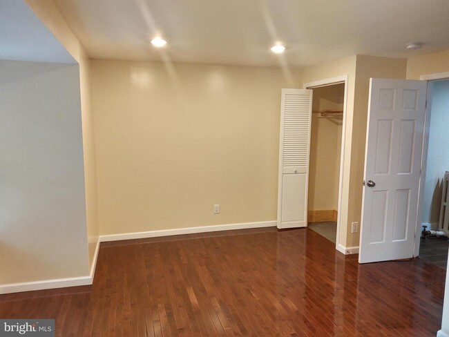 Building Photo - 224 Woodbine St