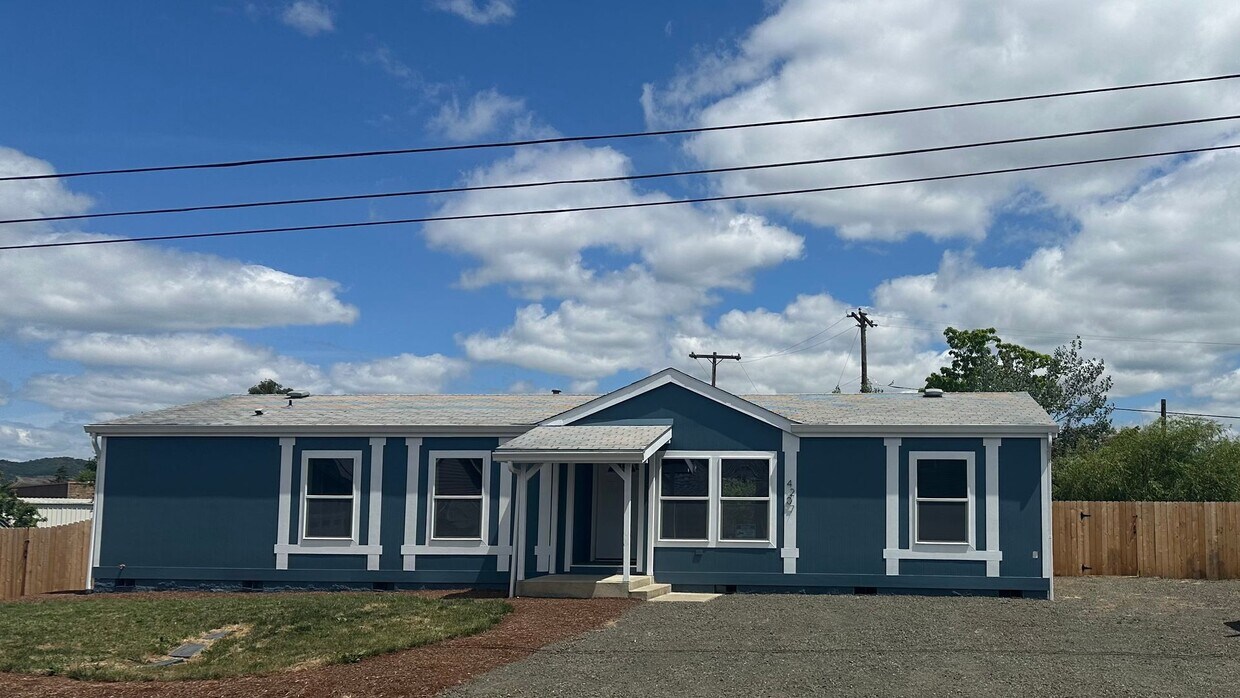Foto principal - Beautifully Remodeled Home for Rent – Mode...