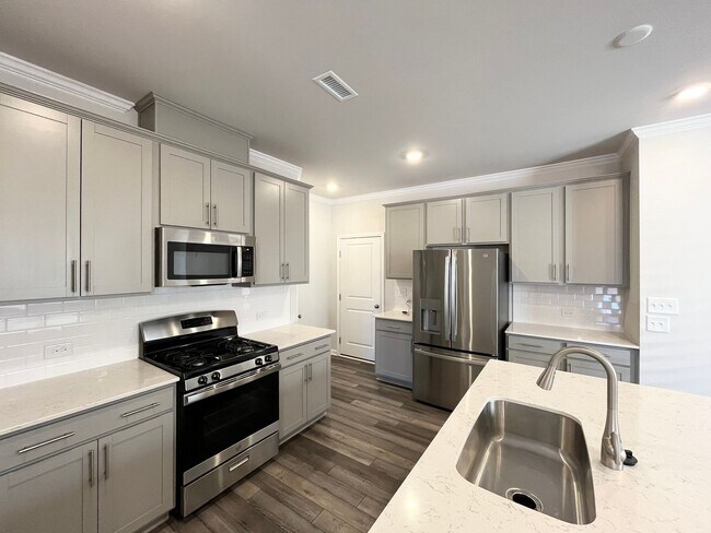 Foto del edificio - Stunning 4BD, 3BA Durham Home within Close Proximity to RDU Airport, Brier Creek, and Downtown Du...