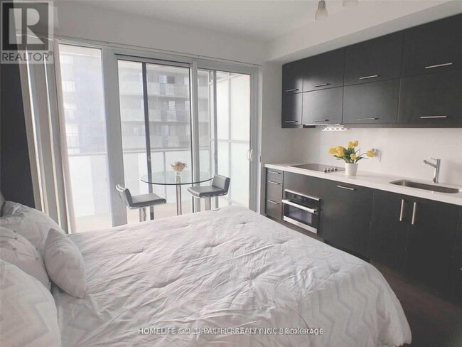 Photo du bâtiment - 1080 Bay St.