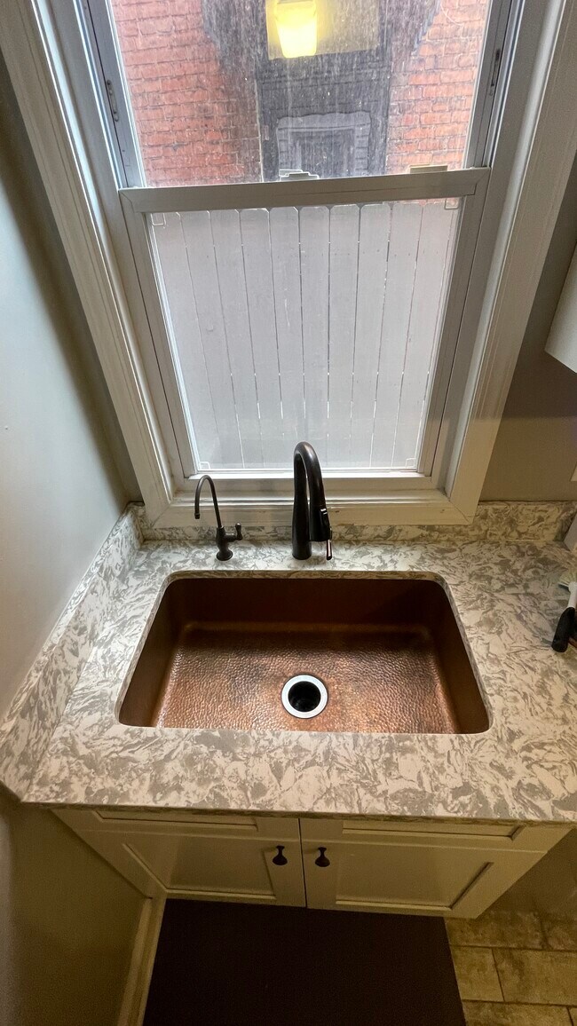 Building Photo - 615 Tripoli St