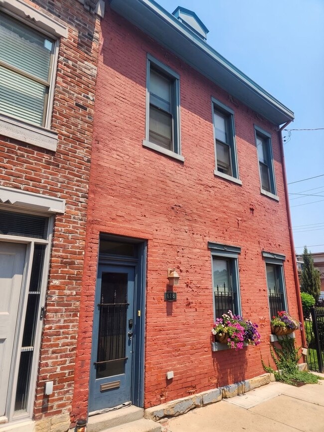 Photo - 618 Lockhart Street House