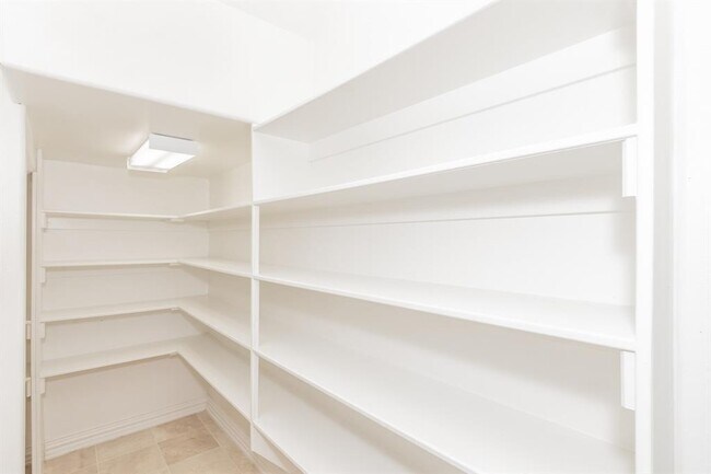 Foto del edificio - 1004 Drake Dr