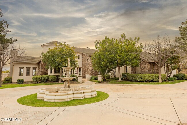Building Photo - 812 Camino Tierra Santa