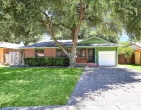 Building Photo - 10138 Estacado Dr