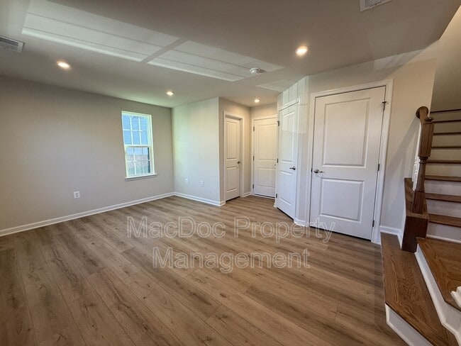 Building Photo - 1100 Rampart Dr