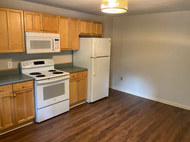 Photo - 168 Center Ave Apartment