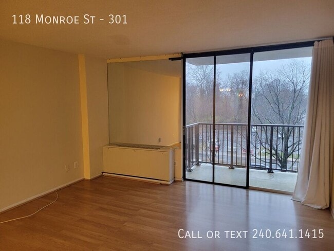 Building Photo - 118 Monroe St