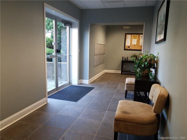 Building Photo - 19 Isaacs St