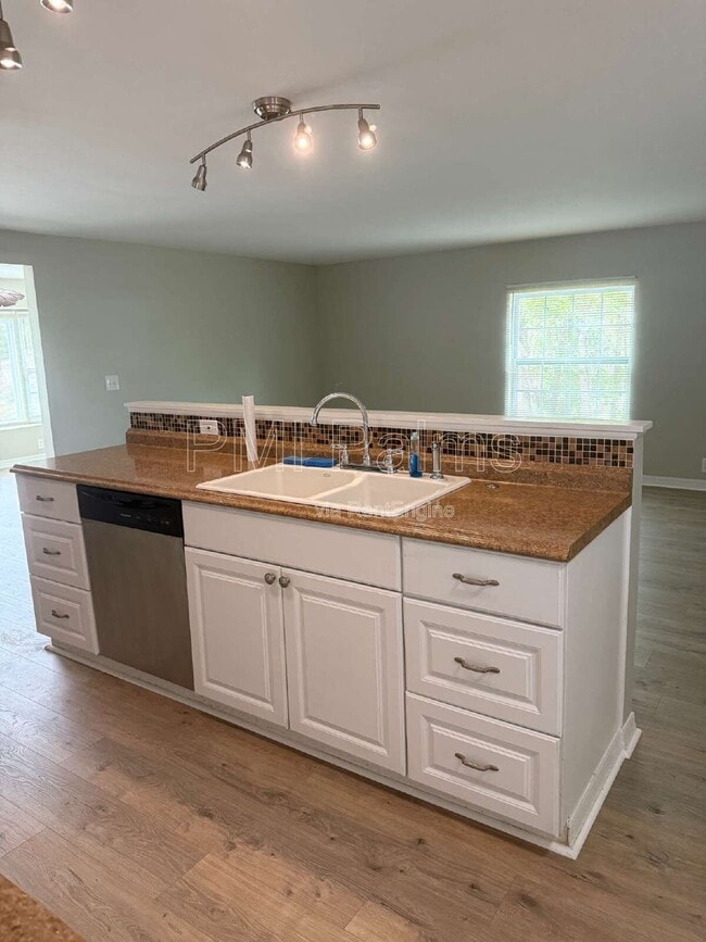 Foto del edificio - 17719 Carthage Ave