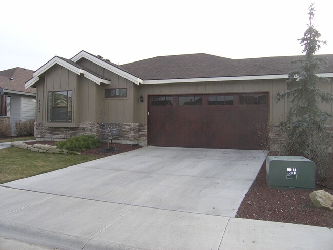 Foto del edificio - 2537 E Hidden Crk St