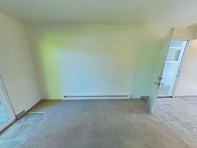 Building Photo - 2 Bedroom Apartment ~ Close to Campus ~ Ca...