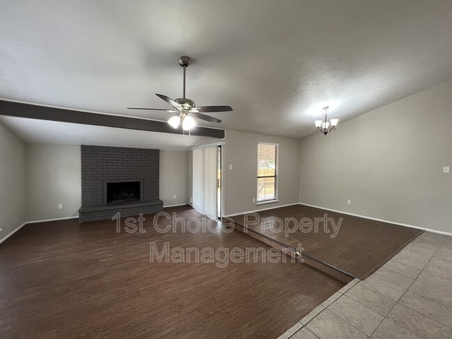 Foto del edificio - 4312 Spindletree Ln