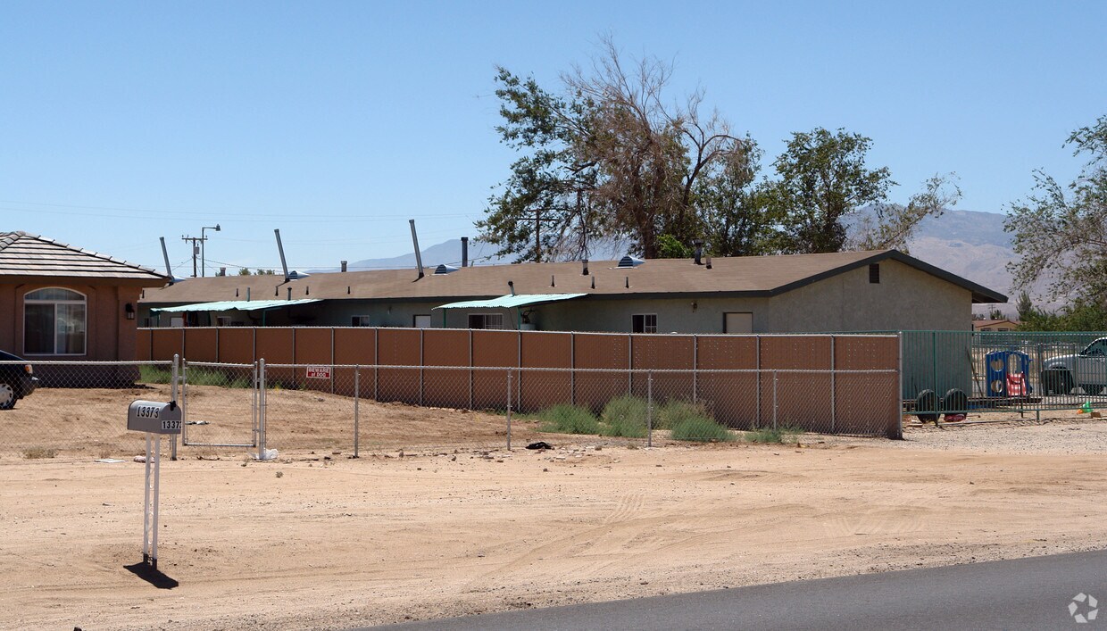 Foto del edificio - 13361 W Central Rd