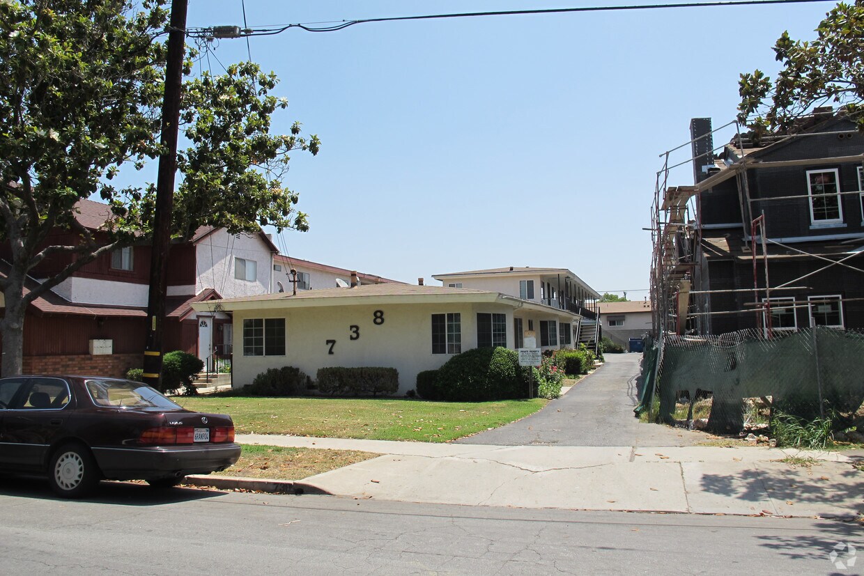 Building Photo - 738 S Stoneman Ave