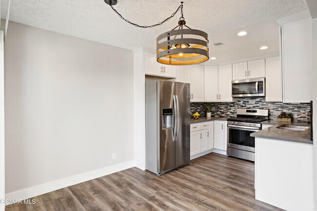 Building Photo - 1322 Alessandro Dr