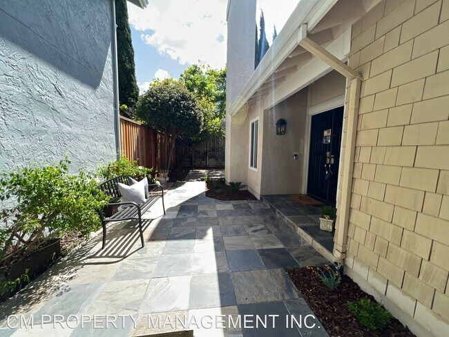 Building Photo - 3 br, 2.5 bath House - 2422 Lascar Place