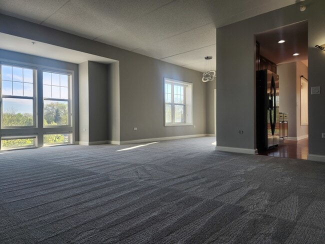 Building Photo - 153 Pointe Dr