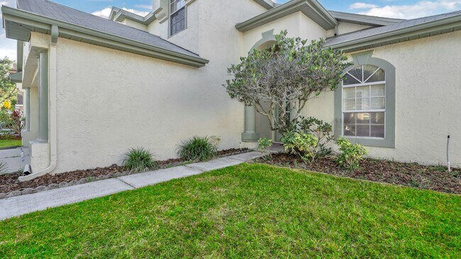 Building Photo - Spacious 3BR/2.5BA two story home with 2 c...