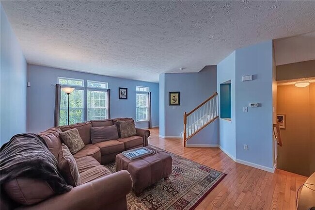 Foto del edificio - 4019 Village Run Rd