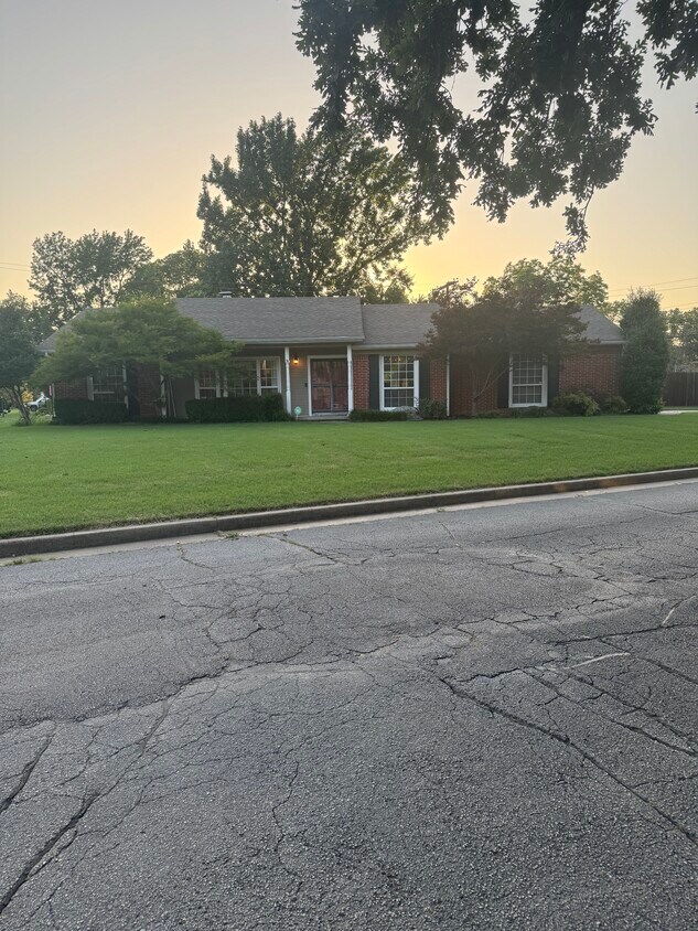 Foto principal - 1799 E 56th St