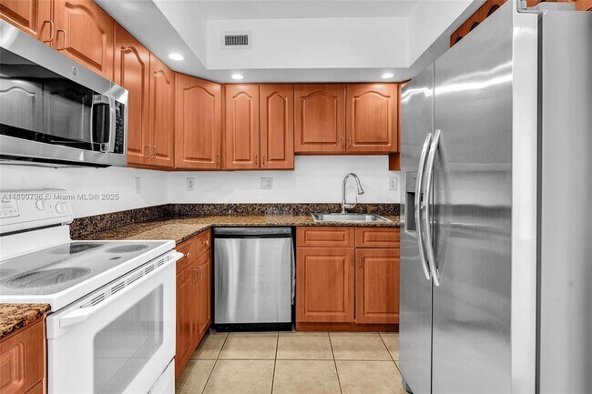 Building Photo - 5600 Collins Ave